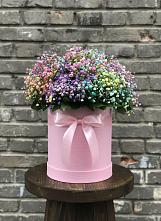 Цветочная композиция из Гипсофила и Розы в шляпной коробке в Кушнаренково