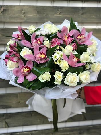 Букет цветов из: Розы и Хризантемы в Кушнаренково
