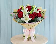 Букет цветов из:  Лилии и Розы в Кушнаренково