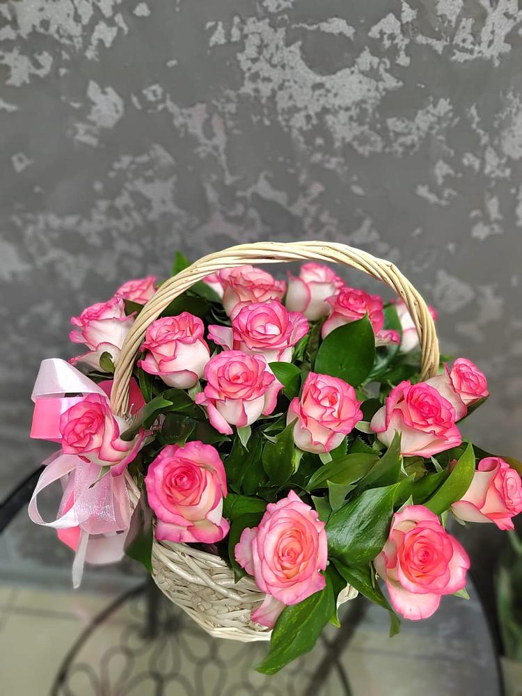 Цветочная композиция из Розы в корзине в Кушнаренково