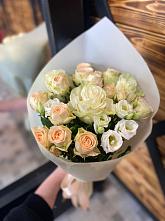Букет цветов из:  Розы и Лизиантусы в Кушнаренково