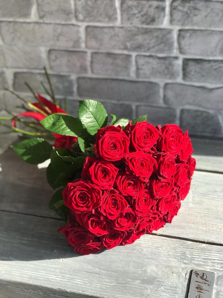 Букет Красные розы Фридом в Кушнаренково
