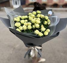 Букет Белые кустовые розы Солинеро в Кушнаренково
