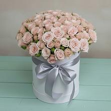 Цветочная композиция из Розы в шляпной коробке в Кушнаренково