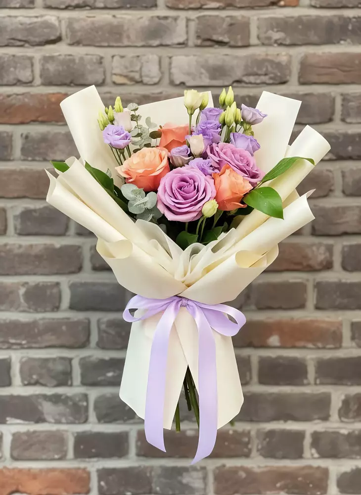 Букет цветов из: Лизиантусы и Розы в Кушнаренково