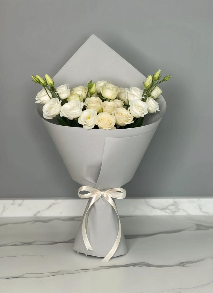 Букет цветов из: Розы и Лизиантусы в Кушнаренково