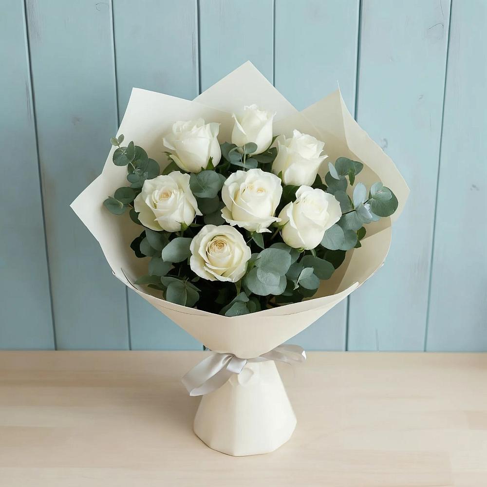 Букет Белые розы в Эвкалипте в Кушнаренково