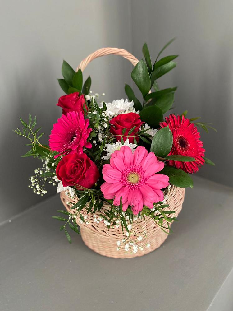 Цветочная композиция из Розы, Хризантемы и Герберы в корзине в Кушнаренково