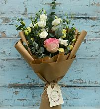 Букет цветов из:  Розы и Лизиантусы в Кушнаренково