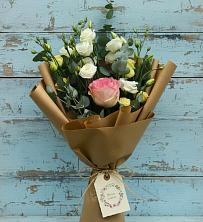 Букет цветов из:  Розы и Лизиантусы в Кушнаренково