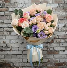 Букет цветов из:  Розы, Лизиантусы и Гвоздики в Кушнаренково