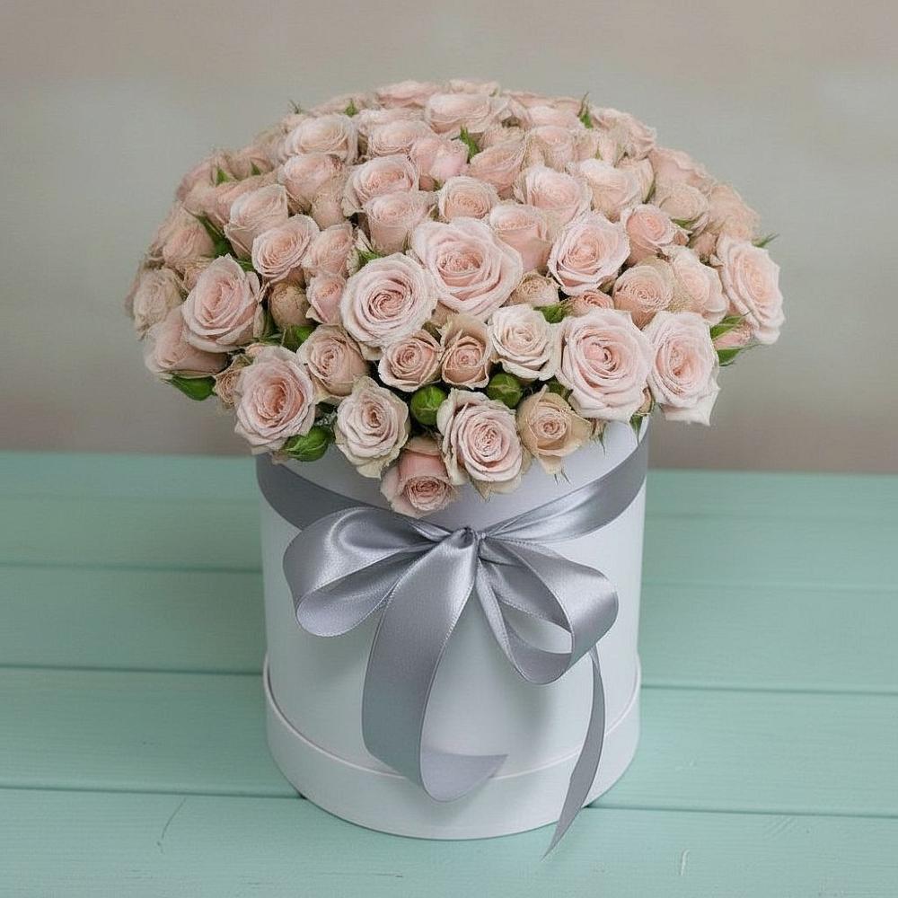 Цветочная композиция из Розы в шляпной коробке в Кушнаренково